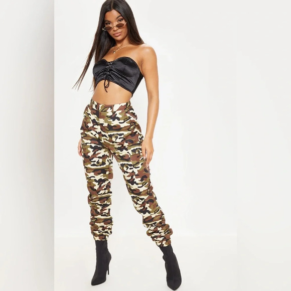 Pretty Little Thing Women Camo Print Cargo Trousers Joggers Khaki/Green Sz 4 NWT - Picture 1 of 8